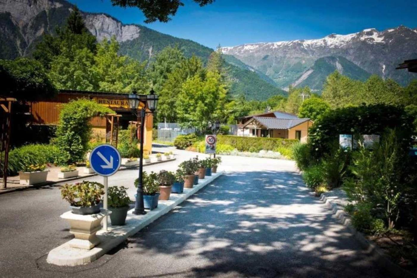 Camping 5 Etoiles - Piscine - Eeceff Le Bourg-dʼOisans Zewnętrze zdjęcie