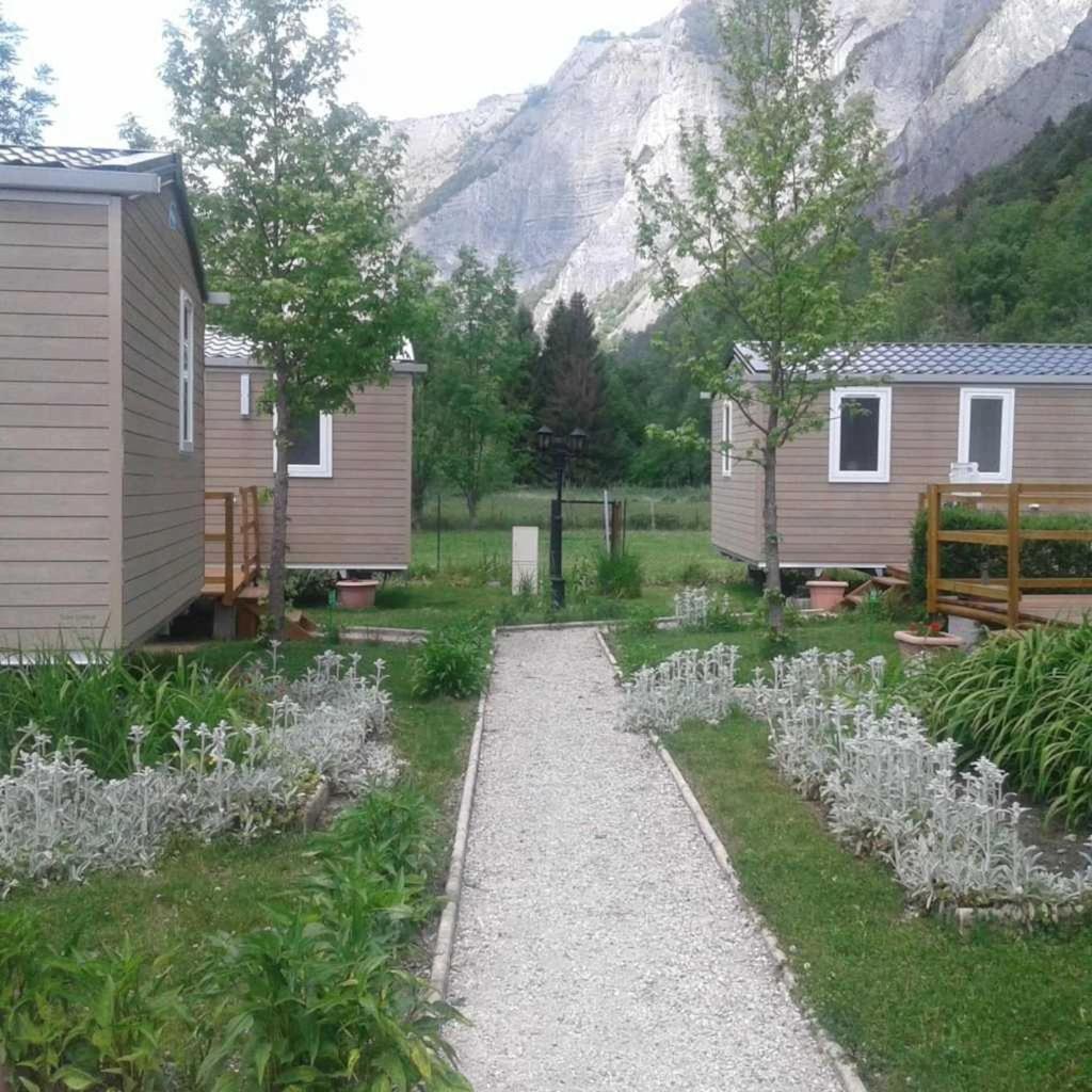 Camping 5 Etoiles - Piscine - Eeceff Le Bourg-dʼOisans Zewnętrze zdjęcie